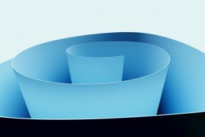 Abstrakt illustration av flödande blå pappersband, som symboliserar integrerade system.